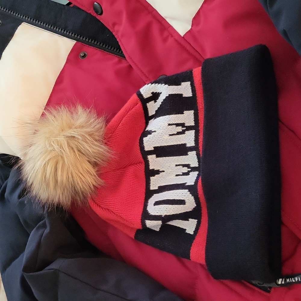 Tommy Hilfiger pom pom hat. (Matches the jacket I've listed).